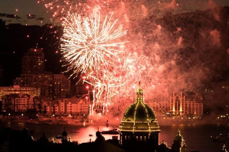3 fireworks shows to catch on Vancouver Island this long weekend